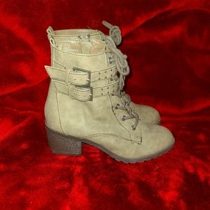 Combat boots